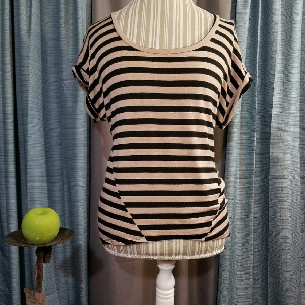 🌻🌺🌻CHARLOTTE RUSSE CUTE CUFF SLEEVE SHIRT!!